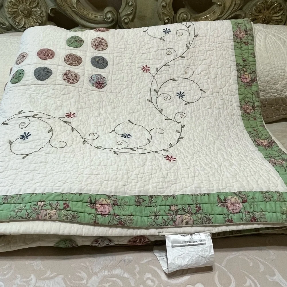 YO YO QUILT, SUFFOLK PUFF QUILT, NOSTALGIC HOME FASHIONS, QUEEN SIZE